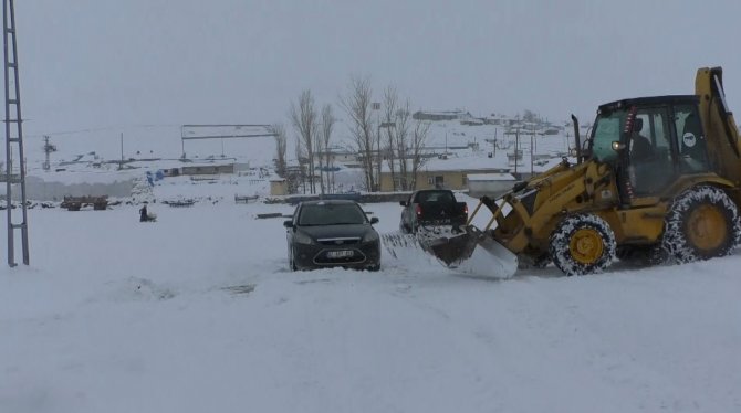 Kars’ta Tipide Mahsur Kalan Öğretmenler Kurtarıldı