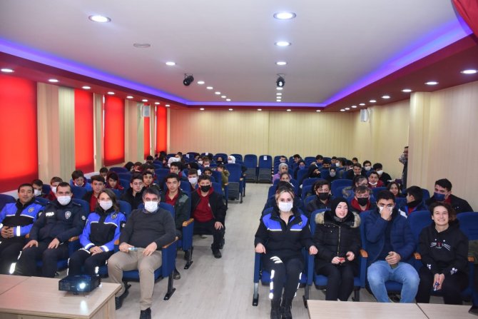 Kastamonu’da Öğrencilere Sosyal Medya Bağımlılığı Anlatıldı