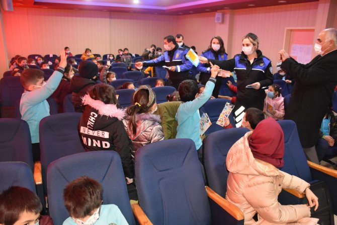 Kastamonu’da Öğrencilere Sosyal Medya Bağımlılığı Anlatıldı