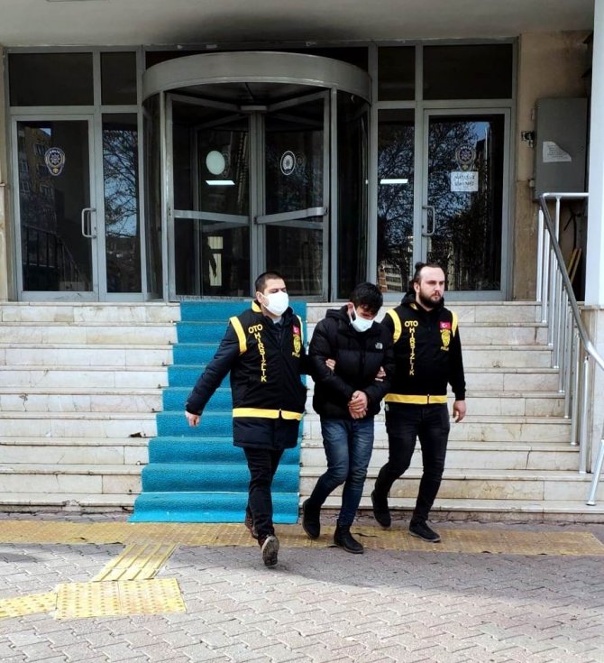 Kamyonet Hırsızı Yakalandı