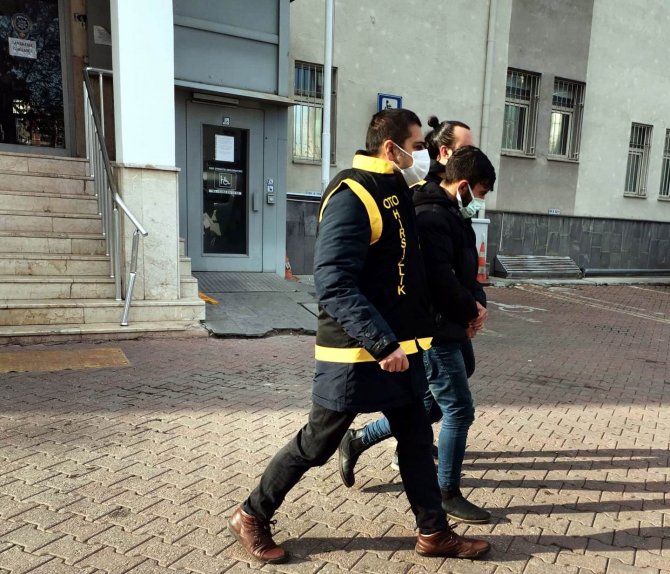 Kamyonet Hırsızı Yakalandı