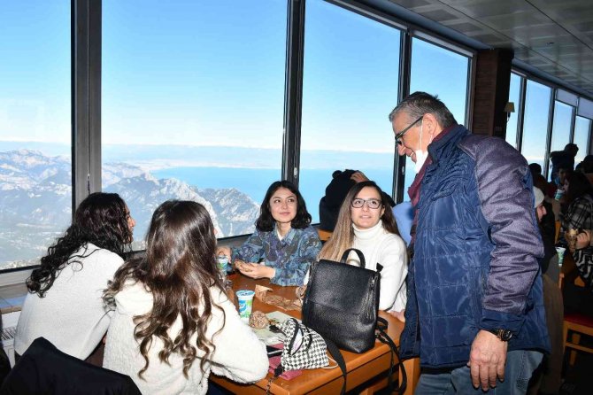 Başkan Topaloğlu, Öğrencilerle Beraber Tahtalı Dağı’na Çıktı