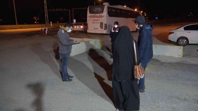 Virüslü Karı-koca Otobüste Yakalandı: "Yanlış Yaptığımı Biliyorum"