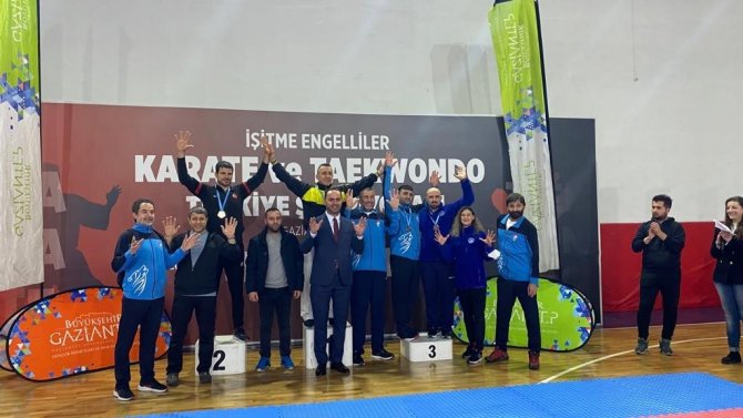 Kağıtspor Madalyalar İle Döndü