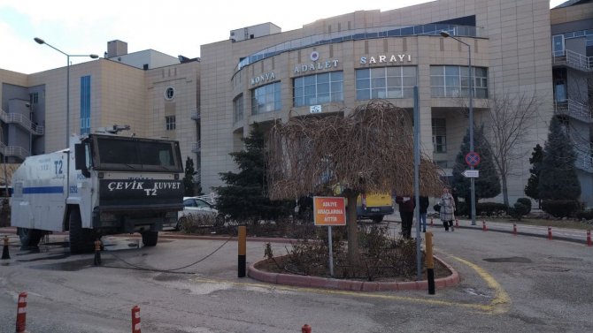 Konya’da 7 Kişinin Öldürülmesi Olayından Önce İki Aile Arasındaki Kavganın Duruşmasında Arbede