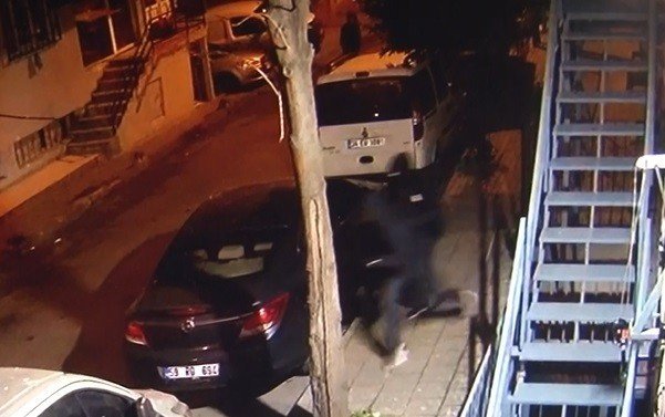 Küçükçekmece’de Dehşet: Uyanınca Hırsızla Burun Buruna Geldi