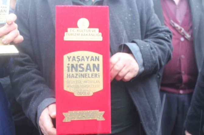 Yaşayan İ̇nsan Hazinesine Köyünde Kuş Dili Ve Kemençe Eşliğinde Karşılama