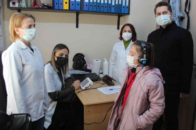 Alaşehir’de Öğrencilere İşitme Testi Yapılmaya Başlandı