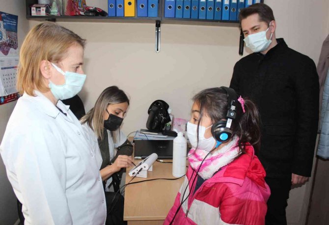 Alaşehir’de Öğrencilere İşitme Testi Yapılmaya Başlandı