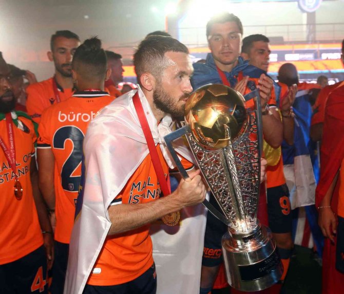 Başakşehir’de Şampiyon Kadro Dağıldı