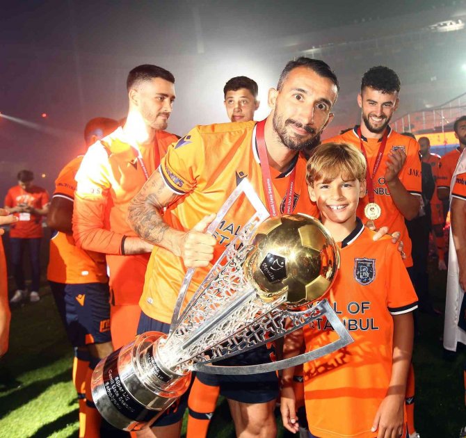Başakşehir’de Şampiyon Kadro Dağıldı