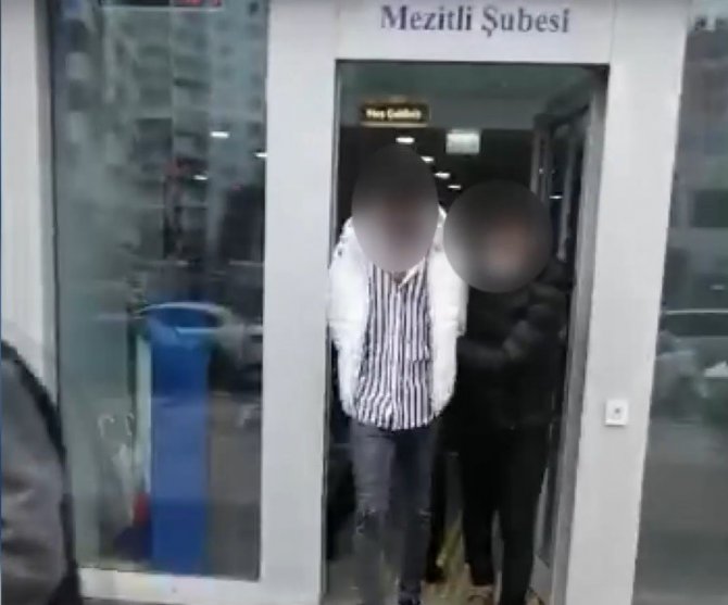 Telefon Dolandırıcıları Bankada Suçüstü Yakalandı