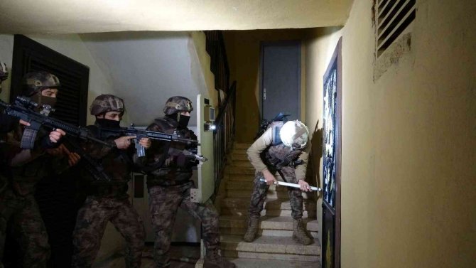 Mersin’de Tefeci Ve Kaçakçılara Şafak Operasyonu