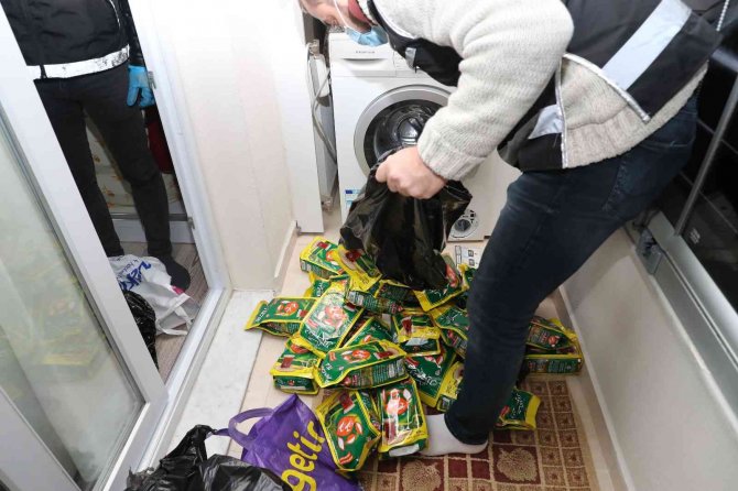 Mersin’deki Tefeci Ve Kaçakçılık Operasyonunda 12 Kişi Gözaltına Alındı