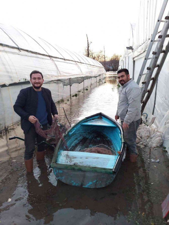 Üreticiler, Sular Altında Kalan Seraları İçin Kürek Çekti