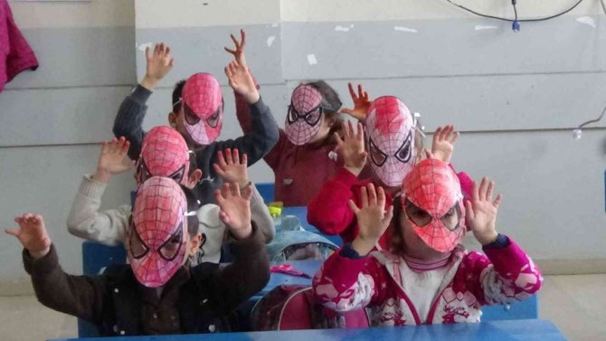 Muş’ta Öğrenciler Okuma Yazmayı Eğlenerek Öğreniyor