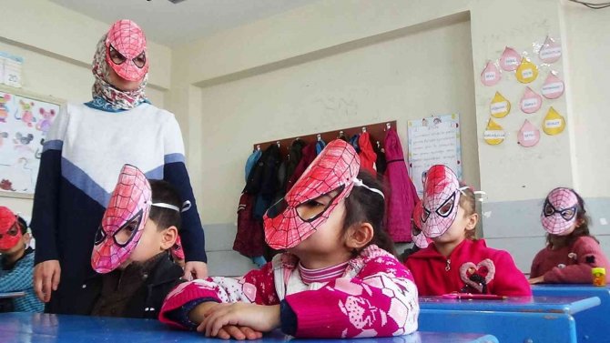 Muş’ta Öğrenciler Okuma Yazmayı Eğlenerek Öğreniyor