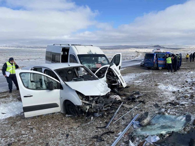 Özel Eğitim Öğrencilerini Taşıyan Minibüs Kaza Yaptı: 11 Yaralı