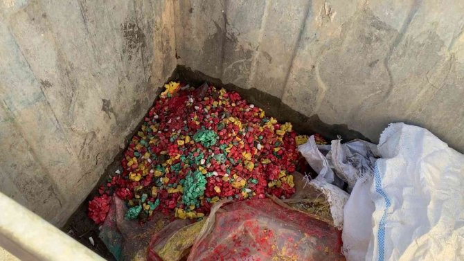 Pkk Renkleriyle Süslenen Mezarlıktaki Renkli Taşlar, Tepkiler Sonucu Kaldırıldı