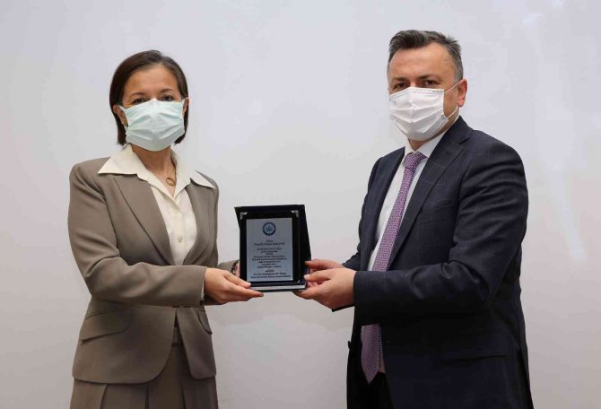 Esogü Yönetiminden Emyo Önceki Dönem Müdürlerine Teşekkür