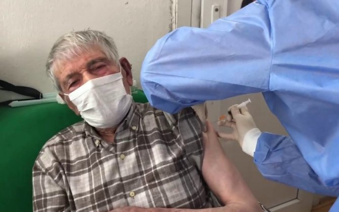 Sağlık Ekipleri Karlı Havaya Rağmen Vatandaşların Aşılarını Evlerinde Yapıyor