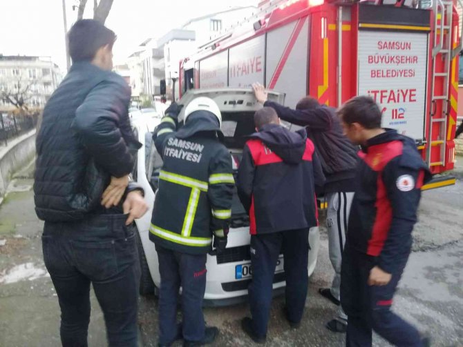 Oto Yangını İhbarı İtfaiyeyi Harekete Geçirdi