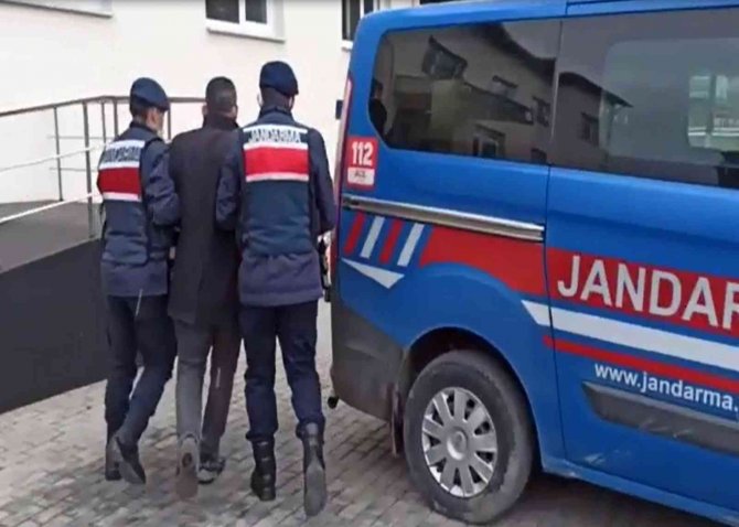 İ̇ş Arayan Cinayet Zanlısını, Jandarma İşveren Kılığına Girerek Kıskıvrak Yakaladı