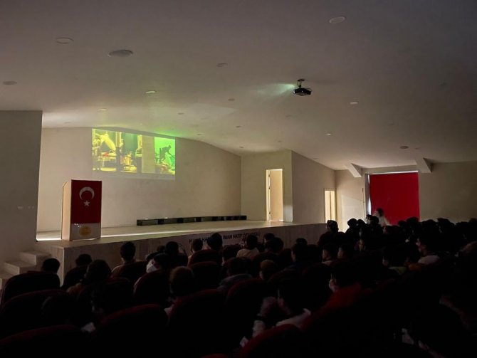 Öğrencilere Kızılay Anlatılıyor