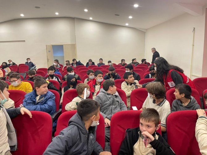 Öğrencilere Kızılay Anlatılıyor