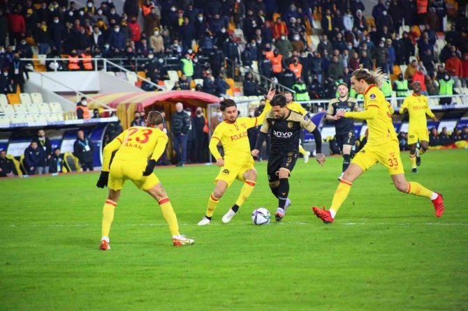 Süper Toto Süper Lig: Yeni Malatyaspor: 1 - Göztepe: 1 İ̇ilk Yarı)