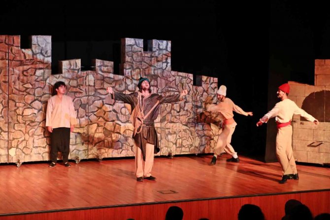 Tozkoparan Efsanesi Sultangazi’de Sahneye Taşındı