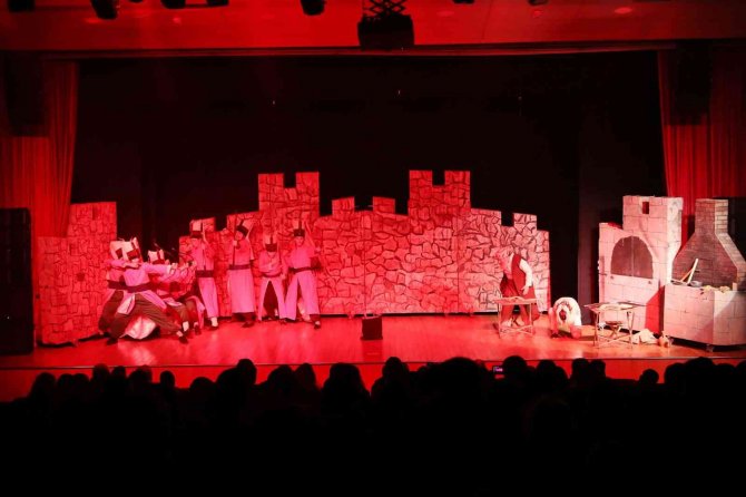 Tozkoparan Efsanesi Sultangazi’de Sahneye Taşındı