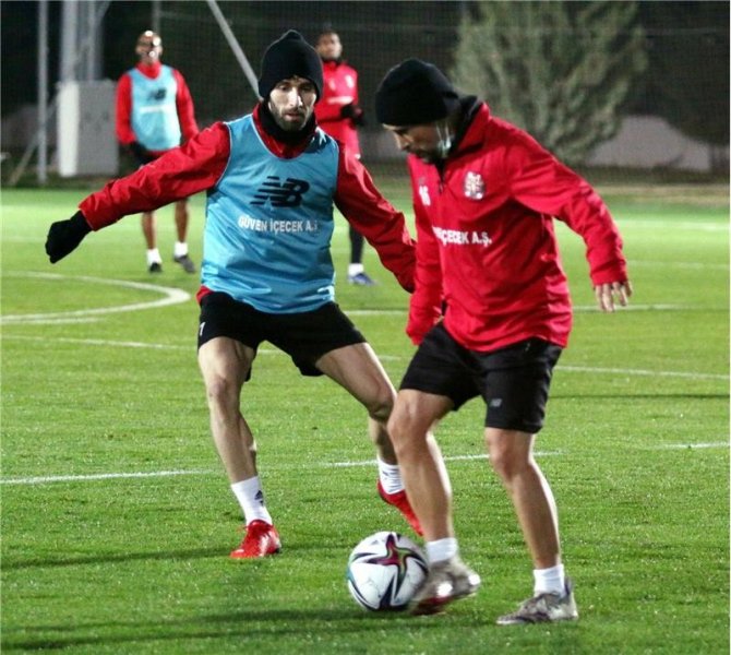 Antalyaspor Eksik Çalıştı