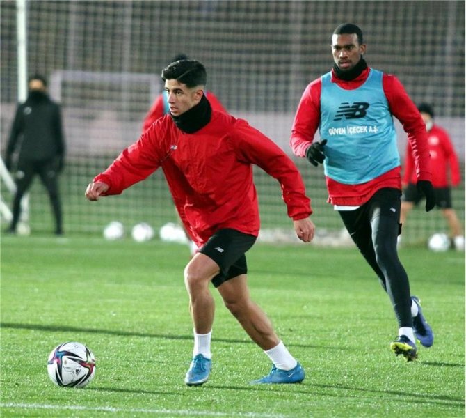 Antalyaspor Eksik Çalıştı