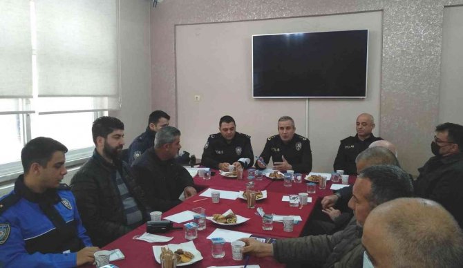 Tarsus Emniyet Müdürü Muhtarlarla Buluştu