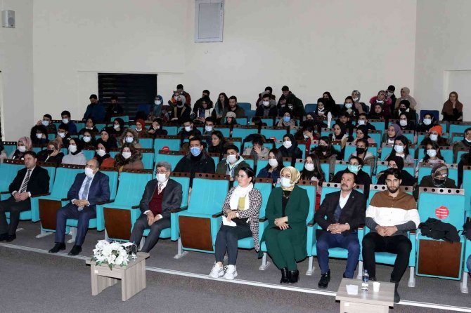 Vali Bilmez Gençlerle Kişisel Gelişim Seminerinde Bir Araya Geldi