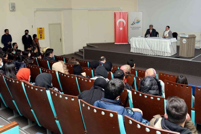 Vali Bilmez Gençlerle Kişisel Gelişim Seminerinde Bir Araya Geldi