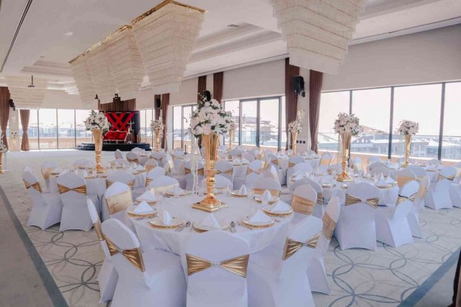 The Conforium Hotel Van Hizmetini Sürdürüyor