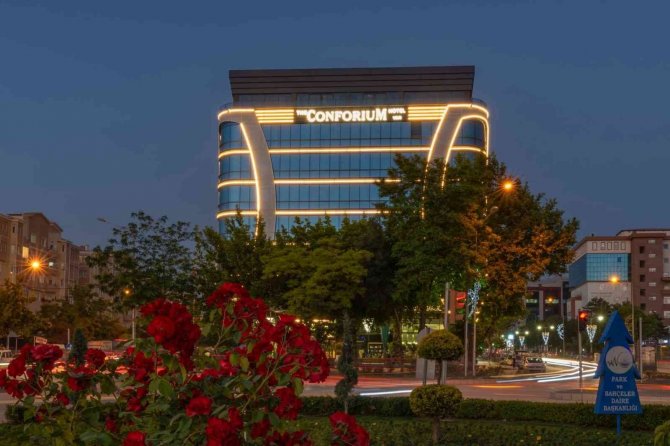 The Conforium Hotel Van Hizmetini Sürdürüyor