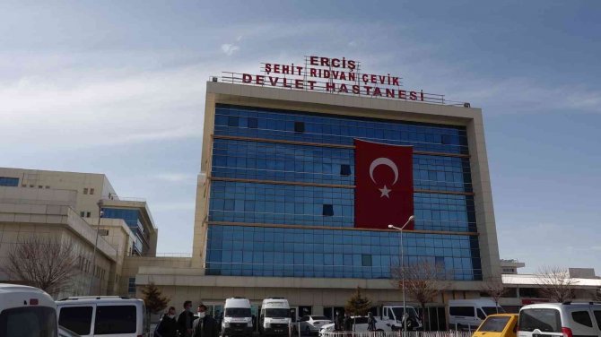 Hasta Taşıyan Minibüs Kara Saplandı, Ekipler Seferber Oldu