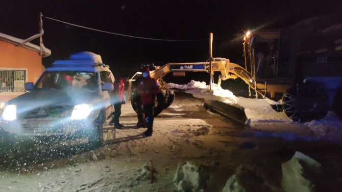 Yol Açılana Kadar Evde Doğum Yaptı