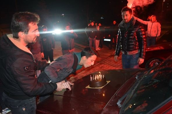 Engelli Gencin Hayalini Gerçekleştirmek İçin Doğum Gününde Sürpriz Yaptılar