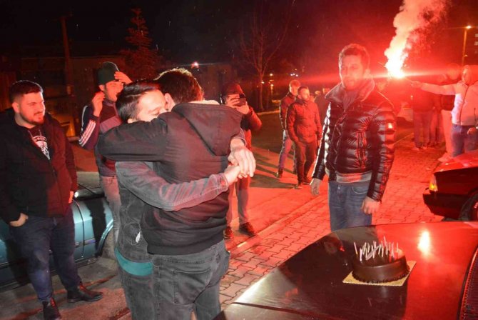 Engelli Gencin Hayalini Gerçekleştirmek İçin Doğum Gününde Sürpriz Yaptılar