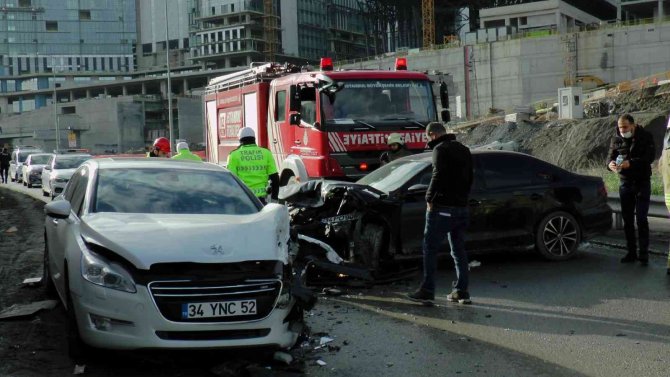 Ümraniye’de Yol Çalışması Kazaya Sebebiyet Verdi, 4 Kişi Yaralandı