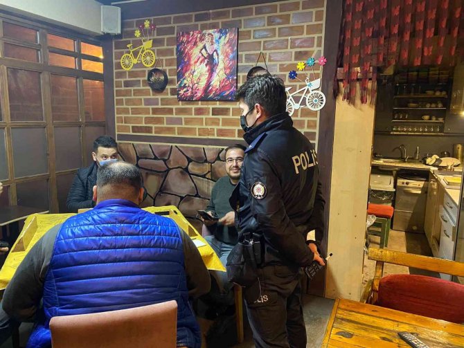 Nallıhan Polisi Gece Denetimlerini Sürdürüyor