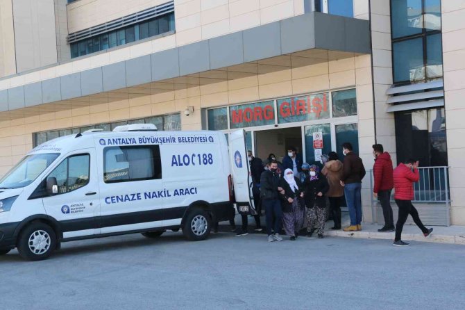 Kazada Can Veren Emekli Belediye İşçisinin Cenazesi Gözyaşları Arasında Teslim Alındı