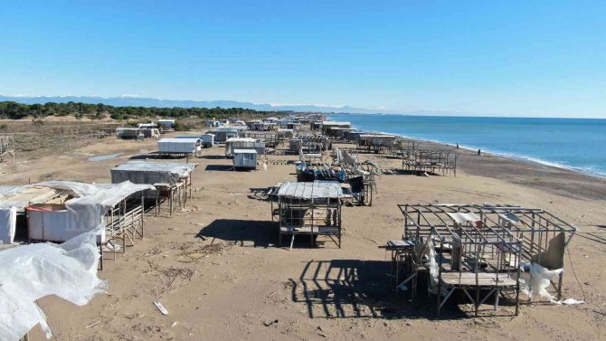 Antalya’da 5 Yıldızlı Otellere Komşu Çardaklara Yıkım Kararı