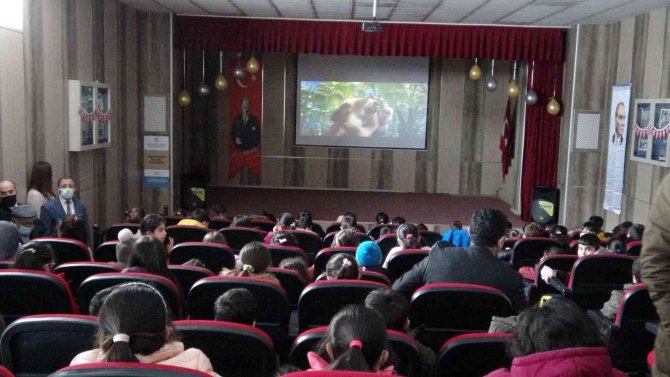 Sinema Salonu Olmayan Ardahan’da Film Günleri Başladı