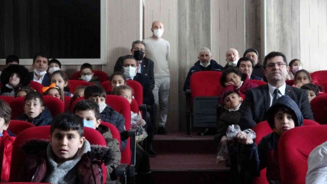 Sinema Salonu Olmayan Ardahan’da Film Günleri Başladı