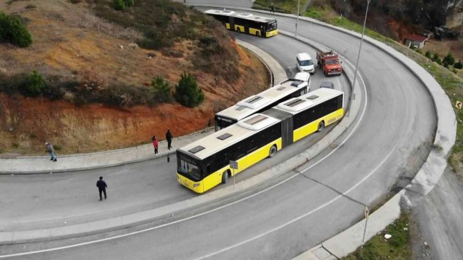 Arnavutköy’de Otoyol Bağlantısında İ̇ett Otobüsleri Arızalandı, Trafik Tamamen Durdu